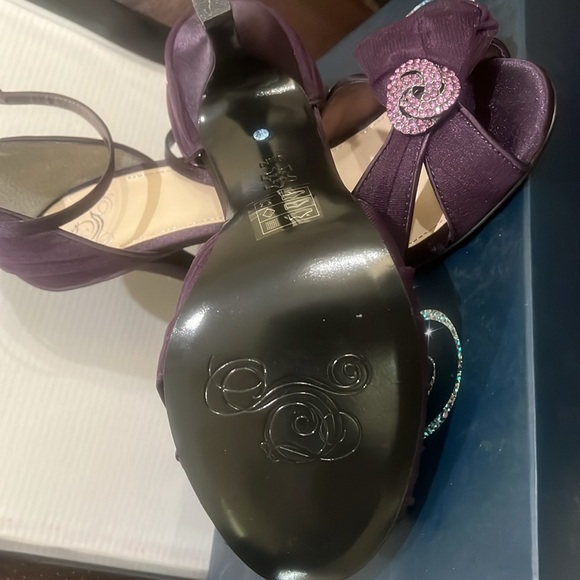The Glass Slipper Collection. Size 9.5 Purple heel - Picture 2 of 6